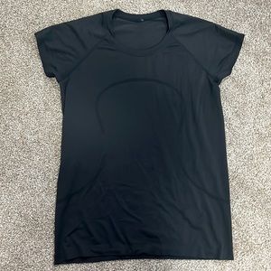 Lululemon Swiftly Tech Short Sleeve 2.0 in Black